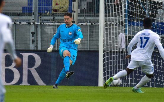 Florian Stritzel beim Abstoß