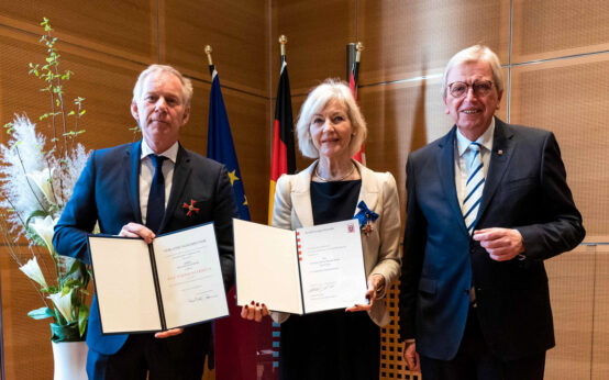 Johannes B. Kerner und Marlies Mosiek-Müller und Ministerpräsident Volker Boufffier