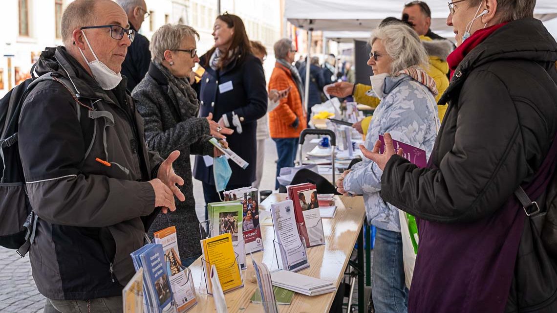 Markt der Hilfe auf dem Schlossplatz