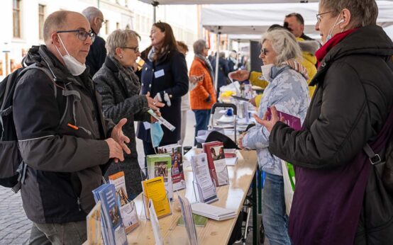Markt der Hilfe auf dem Schlossplatz