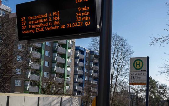 Info-Anzeige an der Haltestelle Karl-Legien-Straße