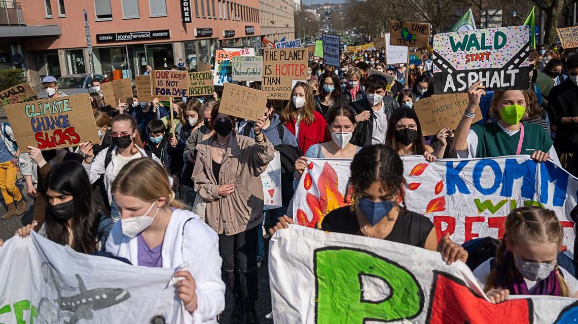 Fridays for Future Demonstrtaion durch Wiesbaden