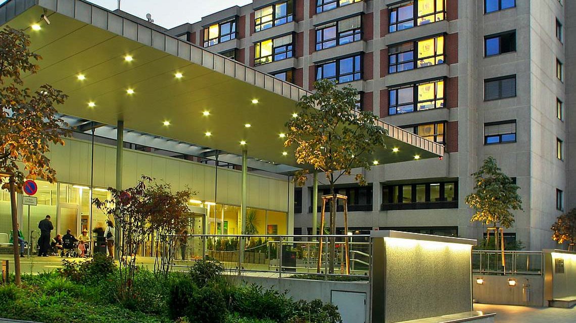 Kliniken lockern Besuchsverbot