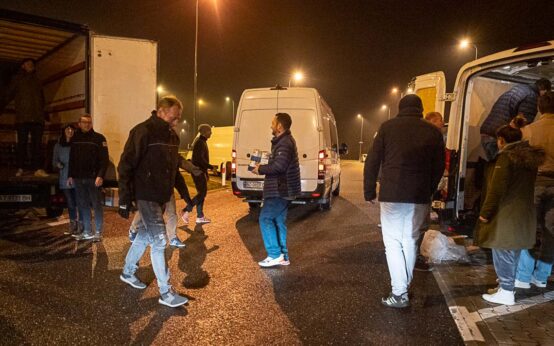 Rastplatz Polen, per Hand wird alles umgeladen