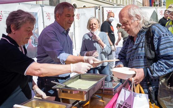 Oster-Essen auf dem Schlossplatz