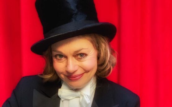 Sabine Gramenz alias Marlene Dietrich in der Bar zum Krokodil