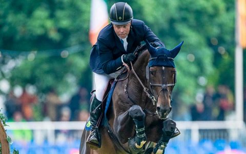 Blick voraus in Richtung Ziellinie: Cian O’Connor im Sattel von Taj Mahal