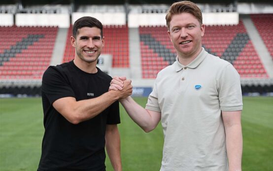 Robin Heusser unterschreibt beim SVWW ©2021 SVWW