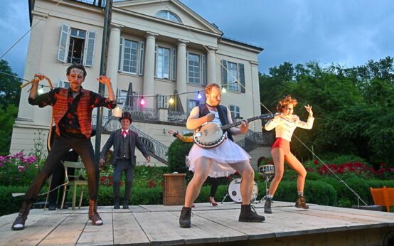 „Lore im Garten" – Wanderbühne auf Schloss Freudenberg