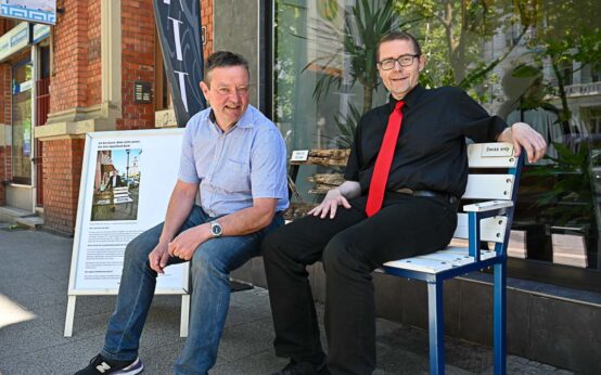 Anti-Apartheid-Bank Norbert Biba mit Axel Imholz