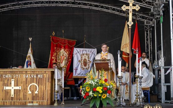 Stadtdekan Klaus Nebel beim Gottesdienst.