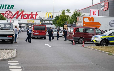 Verkehrskontrolle, Schwerpunkt Ladungssicherheit. auch im Transporter.