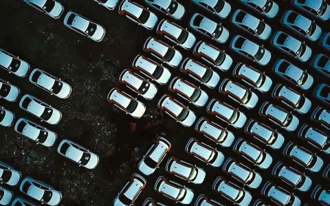 Zulassungsstelle, Viele Autos, Pixabay