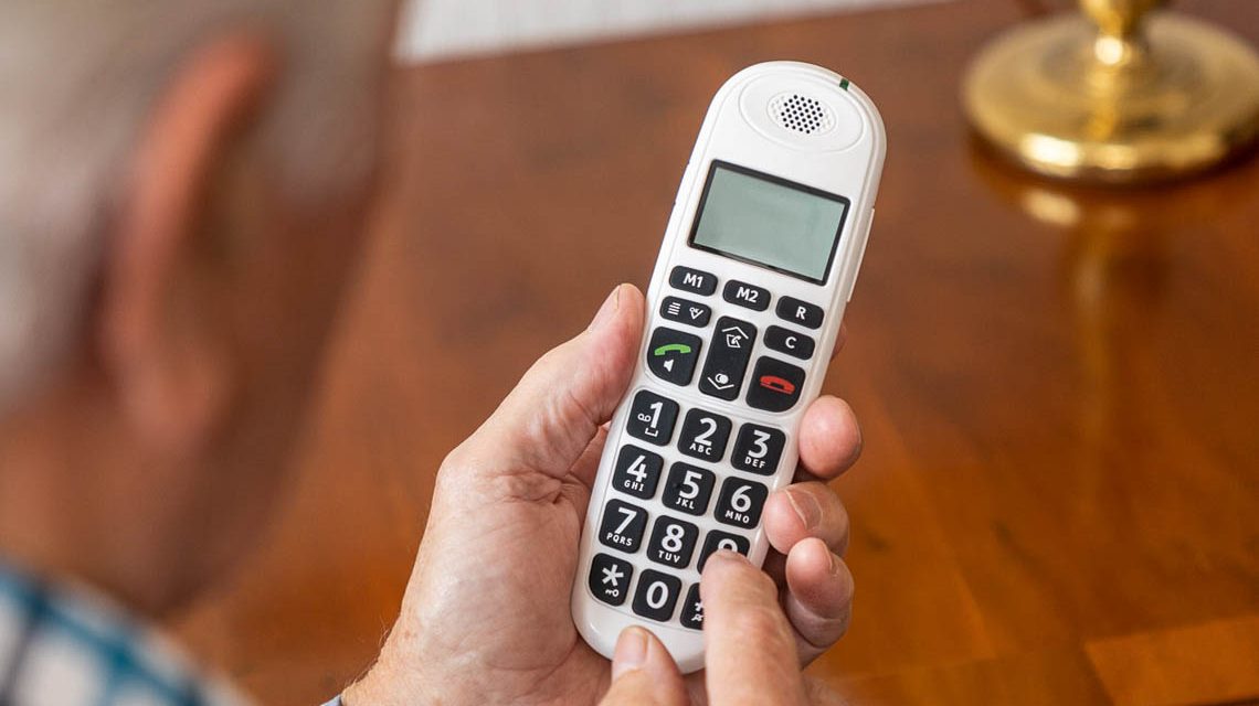 Trickbetrüger: pressebild-senioren-telefon-2000