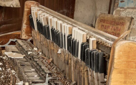 „FLUXUS SEX TIES“ 60 JAHRE FLUXUS DIE KÜNSTLERINNEN