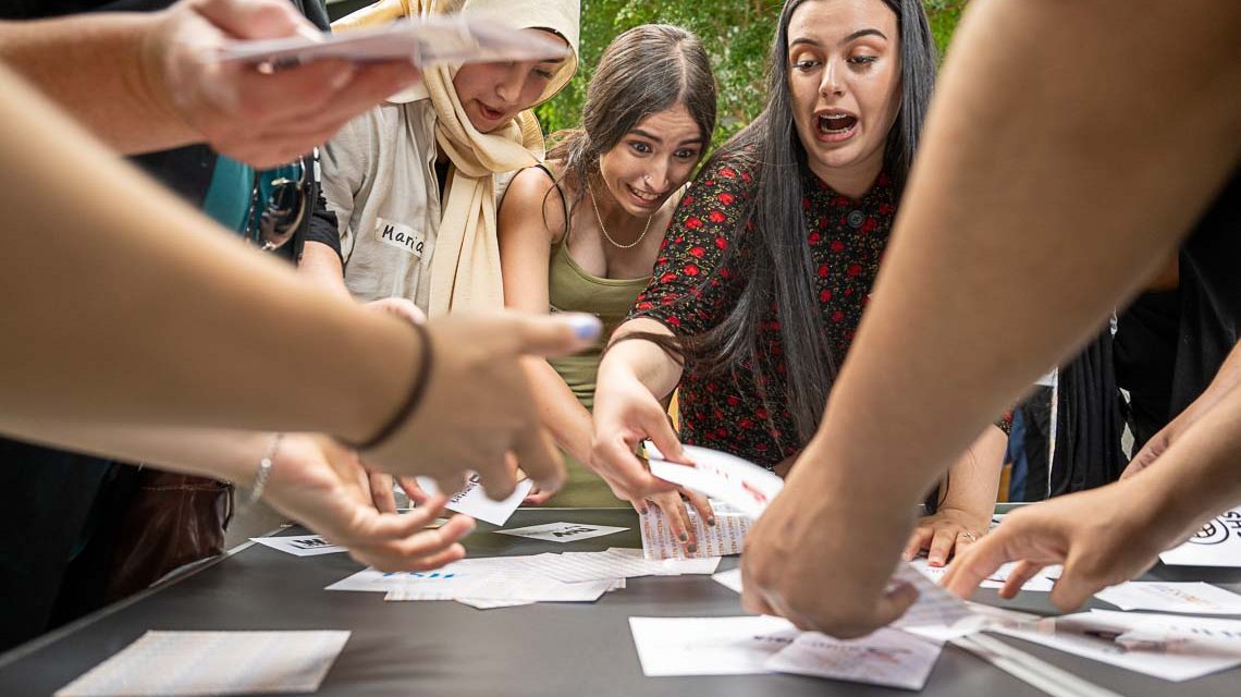 Schüler haben viel Spaß beim WiesPaten-Sommerfest.