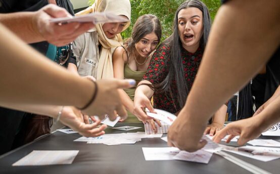 Schüler haben viel Spaß beim WiesPaten-Sommerfest.