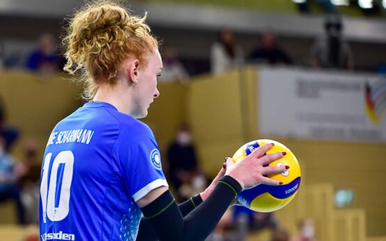 Lena Große Scharmann schlägt wieder für den VCW auf.