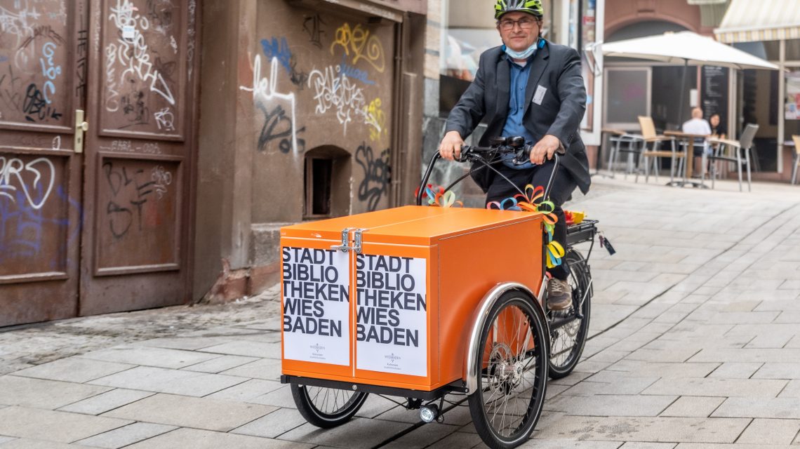 Velothek in Tour, auf dem Weg zum Freibad Maaraue