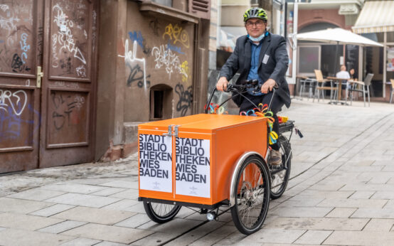 Velothek in Tour, auf dem Weg zum Freibad Maaraue