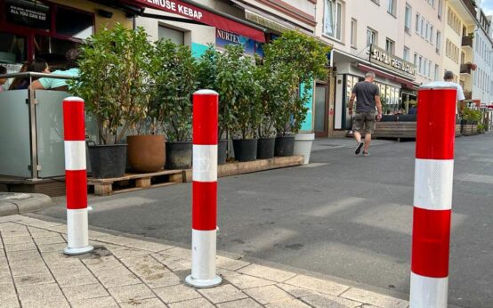 Poller in der Fußgängerzone Wellritzstraße