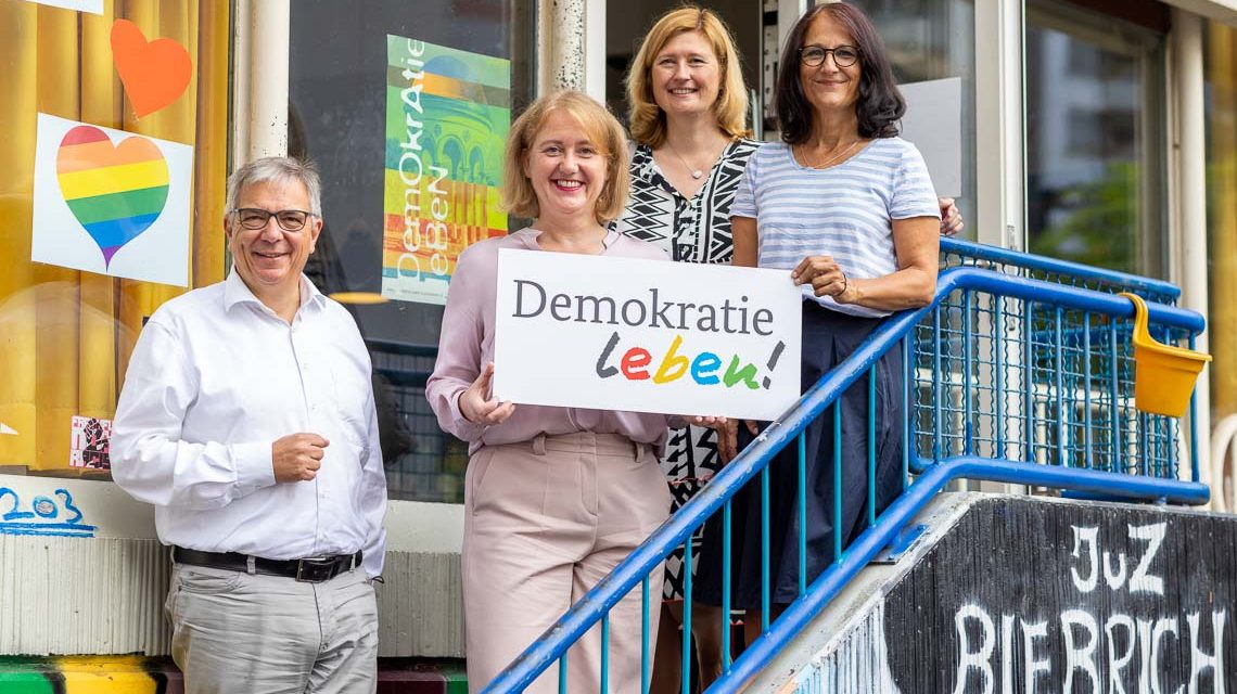 Oberbürgermeister Gert-Uwe Mende, Bundes-Familienministerin Lisa Paus, Gabi Reiter und Daniela Leß