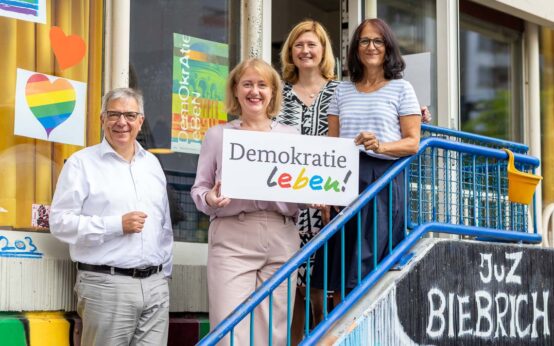 Oberbürgermeister Gert-Uwe Mende, Bundes-Familienministerin Lisa Paus, Gabi Reiter und Daniela Leß