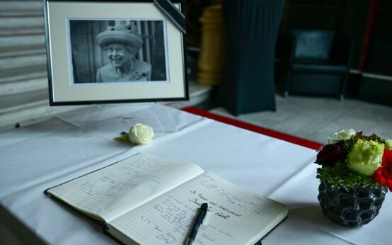 Kondolenzbuch für Queen Elisabeth II. in der Staatskanzlei.