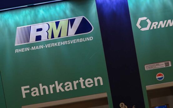 Fahrkarten Automat Tickets ziehen, Fahrkartenkauf