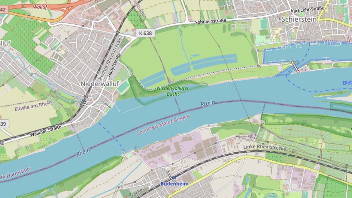 Hessenwasser zum Weg auf dem Damm