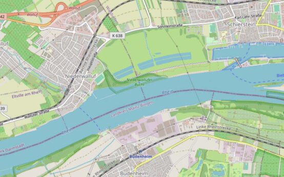 Hessenwasser zum Weg auf dem Damm