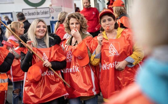 Warnstreik bei Federal-Mogul (Tenneco)