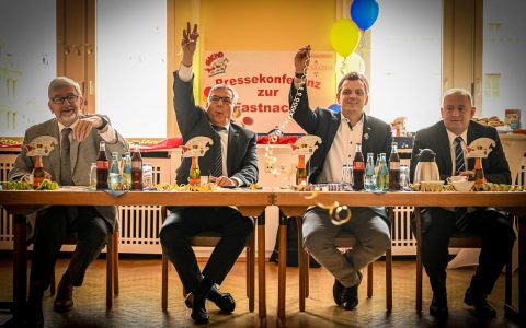 11:11 und 11 Sekunden. Zugmarschall Harald Müller, OB Gert-Uwe Mende, Dacho-Vorsitzender Simon Rottloff und Andreas Taschler informieren über die Kampagne 2022.2023