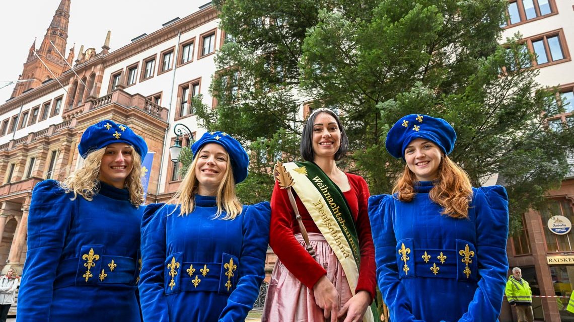 Emilia steht, bis der Wiesbadener Weihnachtsbaum den Schlossplatz schmückt, dauert es nicht mehr lange.