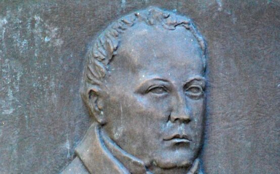 Bronze von Pfarrer Luja, Chronist und Urheber vom Dotzheimer Pfarrebuch