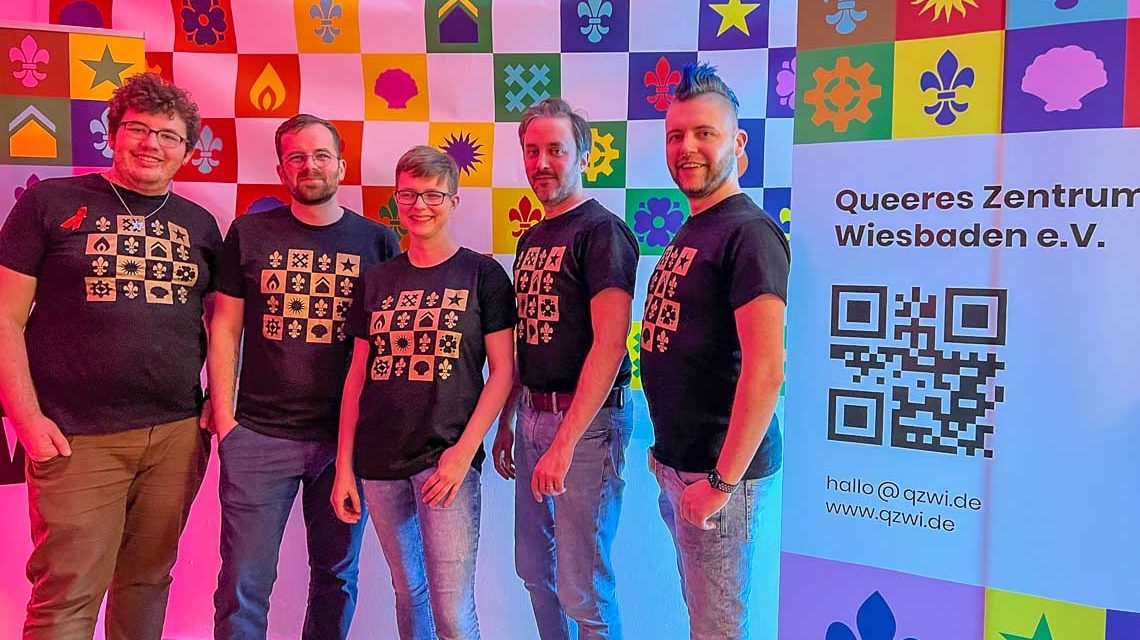 Vorstand und Leitung des Queeres Zentrum Wiesbaden(v.l.n.r. Lukas Fachinger, Rico Ullmann, Kathrin Tablack, Peter Hofacker, Manuel Wüst)
