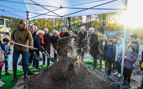 Spatenstich für die Grundschule Wiesabden