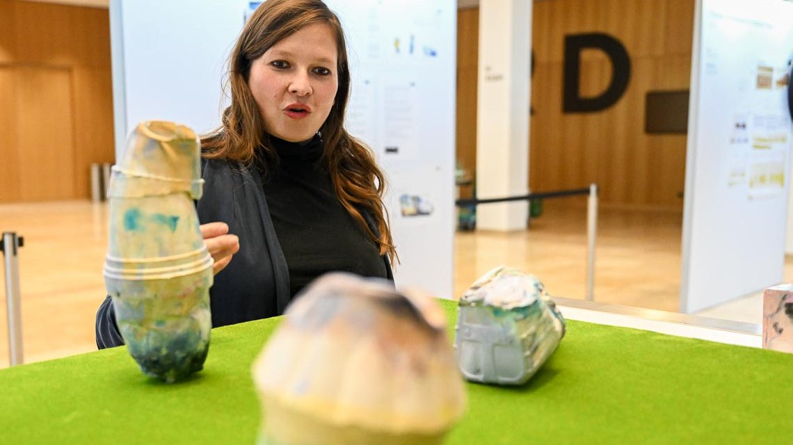 Emilia Neumann erklärt Ihre Skulptur