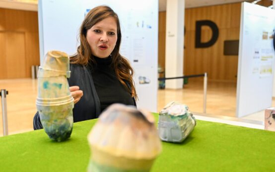 Emilia Neumann erklärt Ihre Skulptur