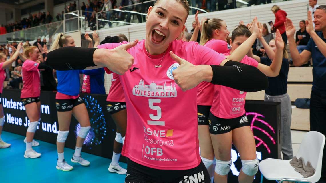 VCW: Die Freude nach dem 03: in Erfurt ist groß, Jodie Guilliams ist das deutlich anzusehen.