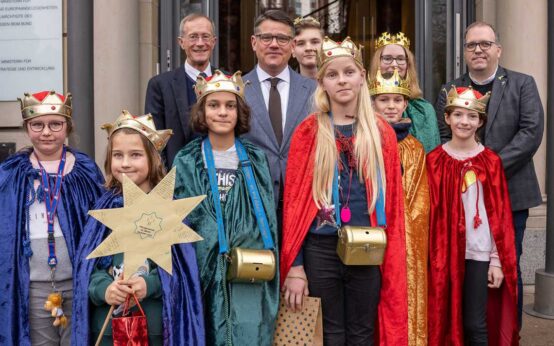 Boris Rhein und die Sternsinger