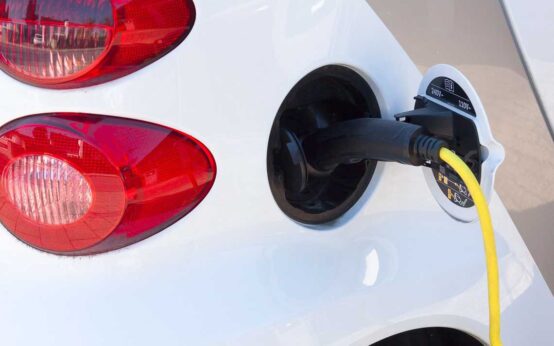 Leitfaden-E-Mobilität: Kleines Auto tankt auf, lädt auf!