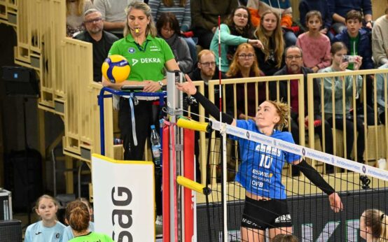 VC Wiesbaden: Nicht immer schmettern, auch mal lupfen.