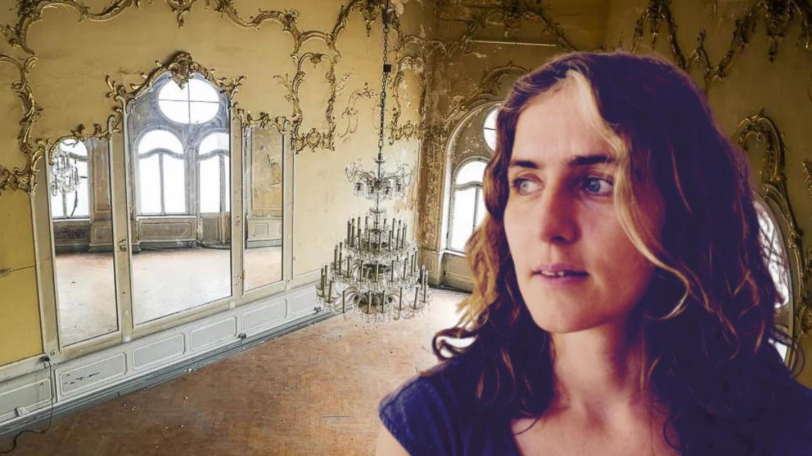 Vanessa Rema, Fiotokollage: Blickt ins innere der Walhalla.