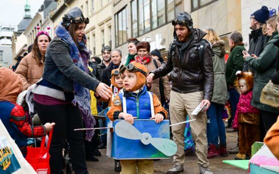 Kinderfastnachtsumzug durch die Wiesbadener Innenstadt