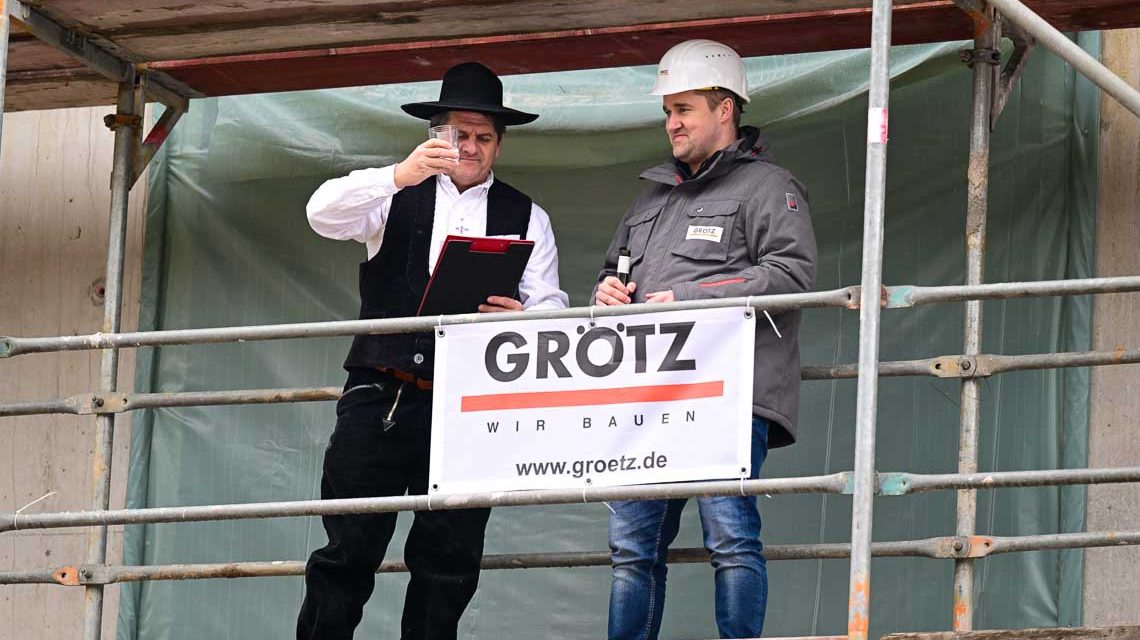 Polier Roland Hördl hält den Rchtspruch