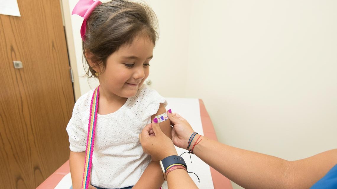 Masern-Impfung, Impfpflicht, Kind wird geimpft