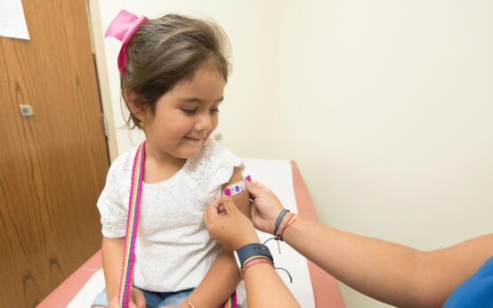 Masern-Impfung, Impfpflicht, Kind wird geimpft