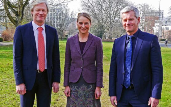 ESWE-Geschäftsführer Jan Görnemann, Marion Hebding, Verkehrsdezernent Andreas Kowol