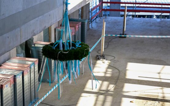 Richkranz im Rohbau der Elisabeth Selbert Schule